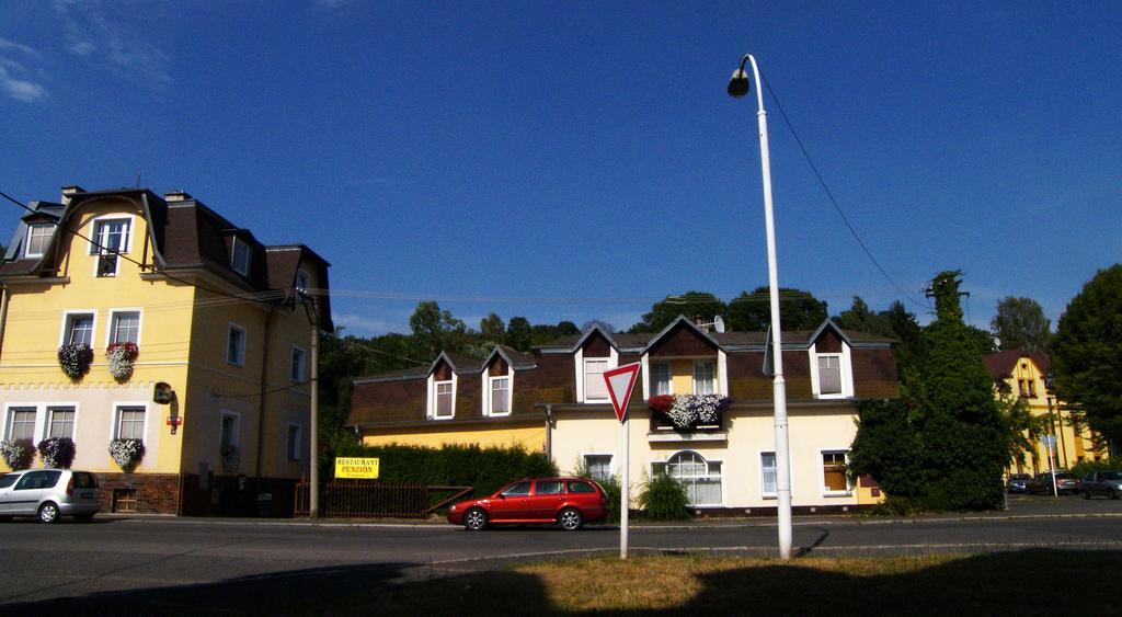Penzion U Antonickova Pramene Mariánské Lázně Exterior foto